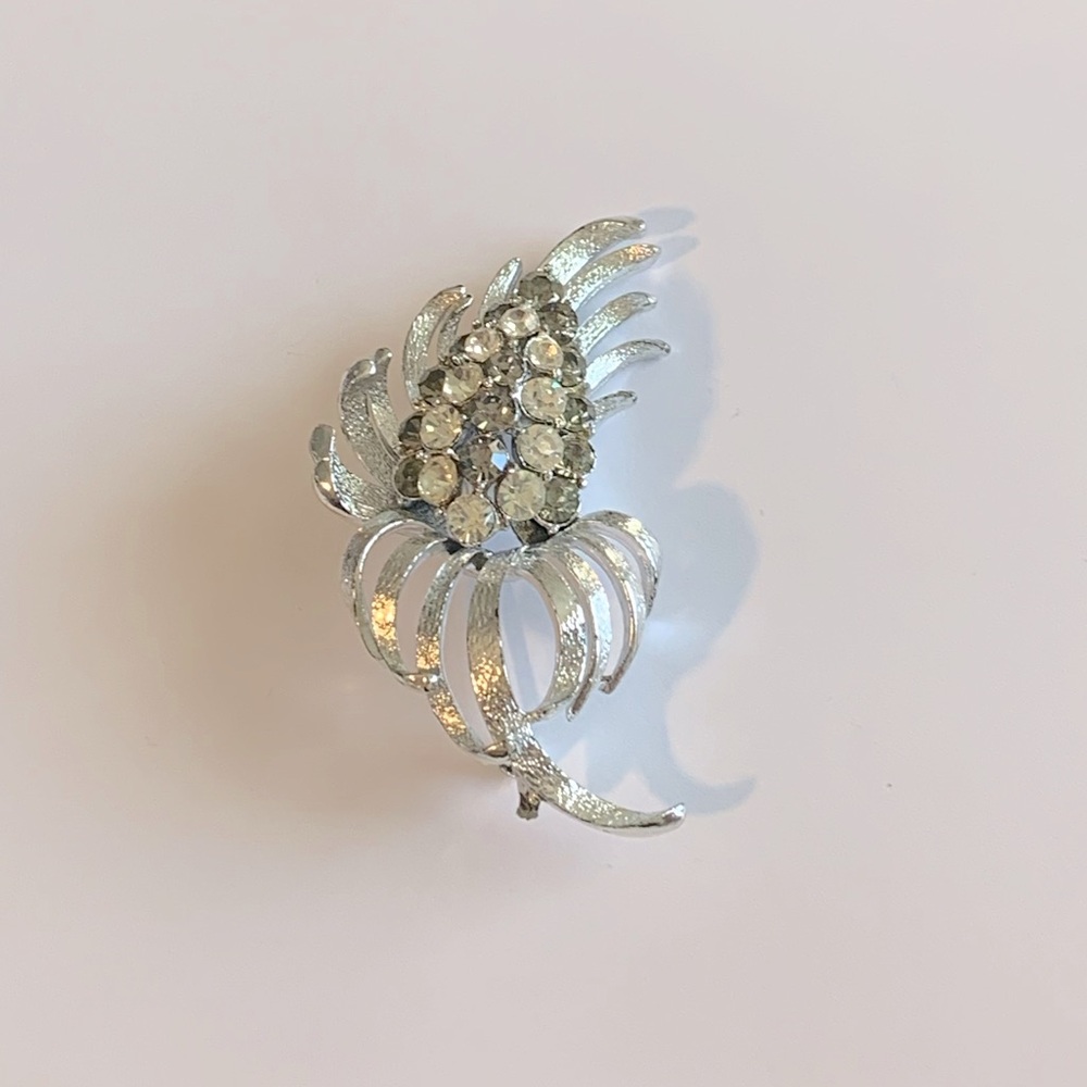 Signed vintage Coro leaf brooch with rhinestones